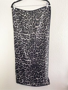 Coach Black & White Leopard Silk Scarf
NWT 36 x36